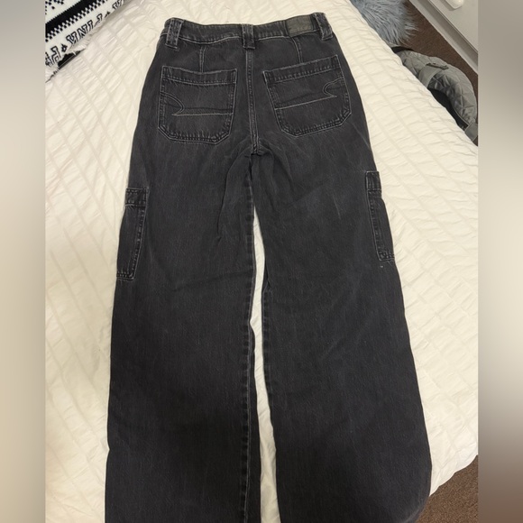 00 Long American Eagle Outfitters Wide-Leg Cargo Jeans in Washed Black - Picture 5 of 5